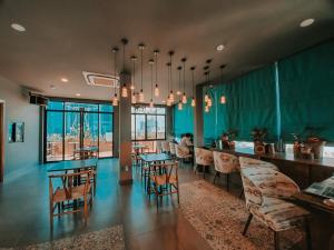Posezení v ubytování The Bloom Pham Viet Chanh - Modern Living Space in Saigon - A Top Choice for Western Travelers