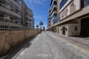 an empty street next to some tall buildings at Apto c/ varanda - beira mar a Meia Praia CEO0104 in Meia Praia