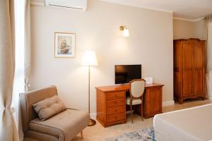 TV a/nebo společenská místnost v ubytování BELVEDERE MONFERRATO Relais & Wellness