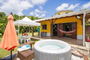 Bungalow Cactus的庭院或其他户外区域