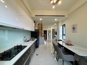 Η κουζίνα ή μικρή κουζίνα στο 彎彎小鷺 宜蘭包棟民宿