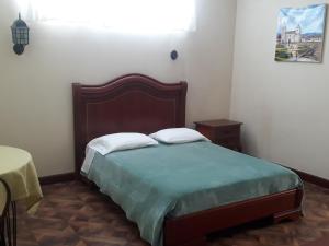 Postel nebo postele na pokoji v ubytování El Cardenal Hotel