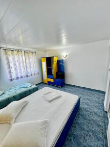 a bedroom with a large bed in a room at Vila Cosmin in Vama Veche