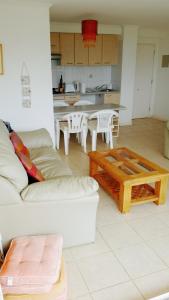 Kuchyň nebo kuchyňský kout v ubytování Algarrobo Apartment