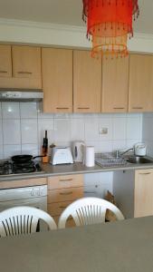 Kuchyň nebo kuchyňský kout v ubytování Algarrobo Apartment