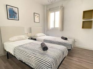 Łóżko lub łóżka w pokoju w obiekcie Central & Beautiful Apartment by DV Properties #P2