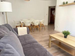 Część wypoczynkowa w obiekcie Central & Beautiful Apartment by DV Properties #P2