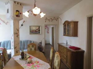 a kitchen and dining room with a table and chairs at Märchenpension Rotkäppchen und der Wolf in Großwaltersdorf