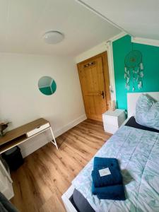 Voodi või voodid majutusasutuse Hotel - Haus Biasca toas
