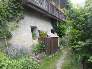 a garden with potted plants on a balcony at chambre d'hôte calme au milieu d'un jardin au Freney d'oisans in Le Freney-dʼOisans +6 photos