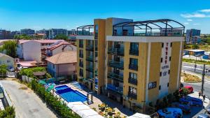 an aerial view of a hotel with a swimming pool at TUDOR BY DEDAL APARTHOTEL in Năvodari