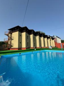 Bazén v ubytování ALEXANDRA Hotel nebo v jeho okolí
