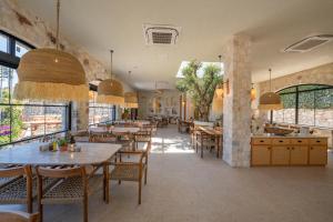 A restaurant or other place to eat at Alya Villa Butik Hotel