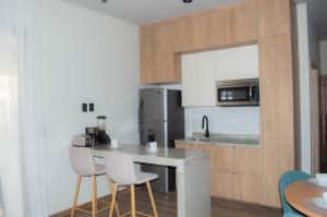 Η κουζίνα ή μικρή κουζίνα στο Hermoso y nuevo dpto a pie de playa +4 φωτογραφίες