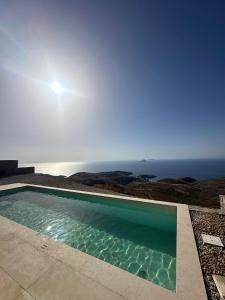 Bazén v ubytovaní Thermyes Villas 3 with private pool alebo v jeho blízkosti