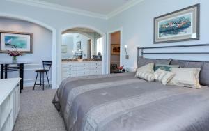 Postel nebo postele na pokoji v ubytování Windsor Lodge Unit 3 close to the Beaches Siesta Key + 16 fotografií
