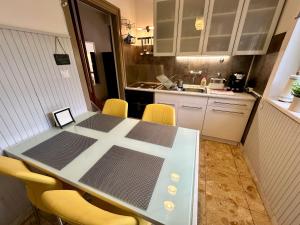 Kuchyňa alebo kuchynka v ubytovaní Pálkövei 65. Apartman