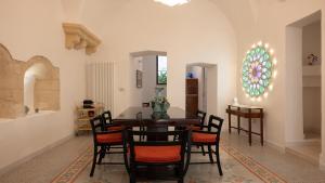 a dining room with a table and chairs at Chicca's Rooms in Lecce