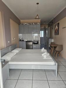 a large bed in a room with a kitchen at Platsa Studios in Megás Limniónas