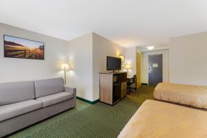TV a/nebo společenská místnost v ubytování Quality Inn near Cedar Point - Huron, Sandusky OH