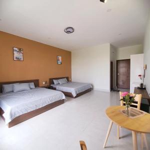 Postel nebo postele na pokoji v ubytování Nhà nghỉ Rico