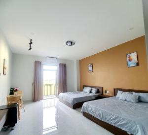 Postel nebo postele na pokoji v ubytování Nhà nghỉ Rico