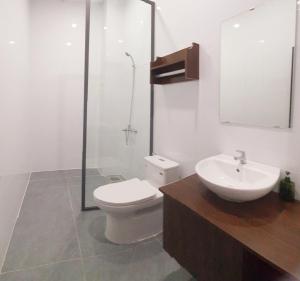 Koupelna v ubytování Nhà nghỉ Rico