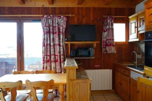 Kuchyň nebo kuchyňský kout v ubytování Appartement Ski au pied - Courchevel La Tania + 2 fotografie