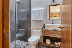 Bilik mandi di Memora Hotel & Villas Chapala