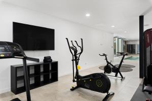 Posilňovňa alebo fitness centrum v ubytovaní KARAT Villa Playa Paraiso