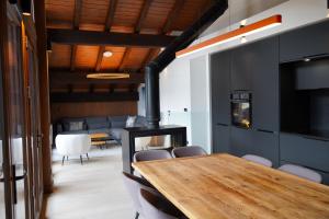 Μια τηλεόραση ή/και κέντρο ψυχαγωγίας στο Chalet Ski Au Pied Lumineux - Courchevel La Tania +30 φωτογραφίες