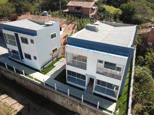 an aerial view of a white house at Apartamento Vale da Lua, Bezerros in Bezerros