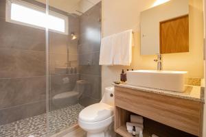 Bilik mandi di Memora Hotel & Villas Chapala