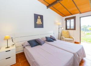 Postel nebo postele na pokoji v ubytování Cubo's Casita Rural Haro