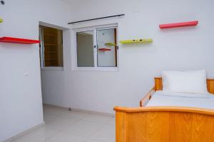 Gambar di galeri bagi Nice And Modern with king size bed di Praia