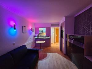 Η κουζίνα ή μικρή κουζίνα στο Paris La Defense - Modern Apartment with Jacuzzi +20 φωτογραφίες