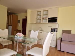 Foto dalla galleria di Siófoki Beach Apartman a Siófok Altre 34 foto