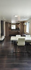 Kuchyň nebo kuchyňský kout v ubytování Lagunen Apartments