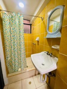 Phòng tắm tại Hotel Huaraz