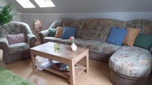 a living room with a couch and a coffee table at Ferienwohnung Ankert in Finsterwalde