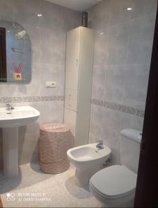 Ванная комната в kasa kala APARTAMENTO PORTONOVO SANXENXO