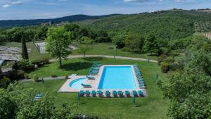 Bazén v ubytování Bell Aria nebo v jeho okolí