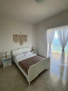 Postel nebo postele na pokoji v ubytování Andrew seaside apartment