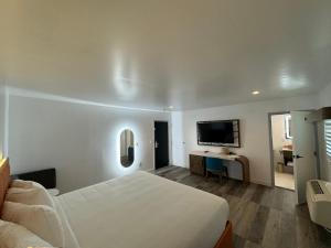 Postel nebo postele na pokoji v ubytování Hotel Rudra - Hollywood