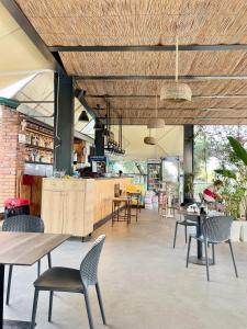 a restaurant with tables and chairs and a bar at Chalet Ambel in Dhërmi