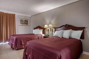 صورة لـ Rodeway Inn Clermont North في كليرمون