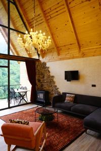 TV a/nebo společenská místnost v ubytování Walnut Bungalow