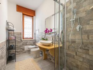 O baie la Casa con ampio cortile +22 fotografii