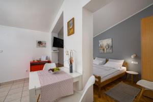 Postel nebo postele na pokoji v ubytování Apartments Tena + 37 fotografií