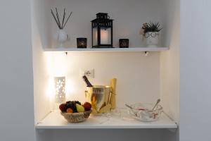 a shelf with a bowl of fruit and a blender at Villa Ramona in Noicattaro +42 photos